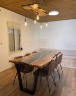 ⁦שולחן אוכל עץ זית עם שילוב אפוקסי⁩ – תמונה ⁦5⁩